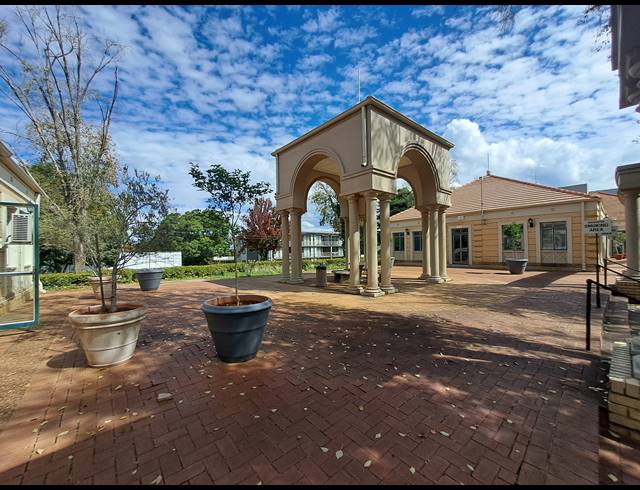 174M² OFFICE TO LET IN DUNKELD WEST